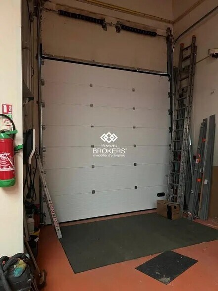 Local d'activités dans Mandres-les-Roses à vendre - Photo intérieure - Image 2 de 4