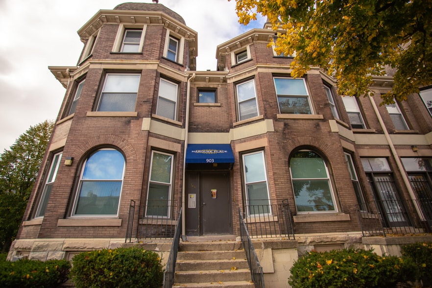 936 N 15th St, Milwaukee, WI à vendre - Photo du bâtiment - Image 3 de 7