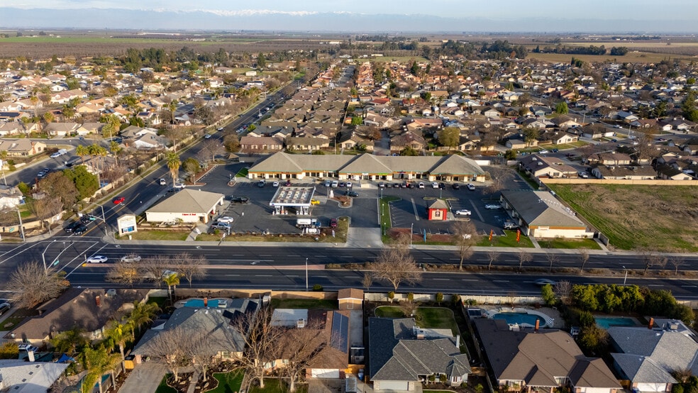 Northwood Plaza Shopping Center portfolio of 3 properties for sale on LoopNet.ca - Building Photo - Image 2 of 14