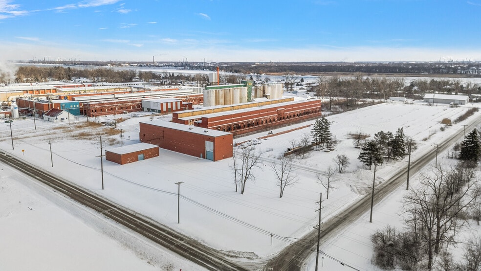 2543 Wills St, Marysville, MI for sale - Building Photo - Image 2 of 2