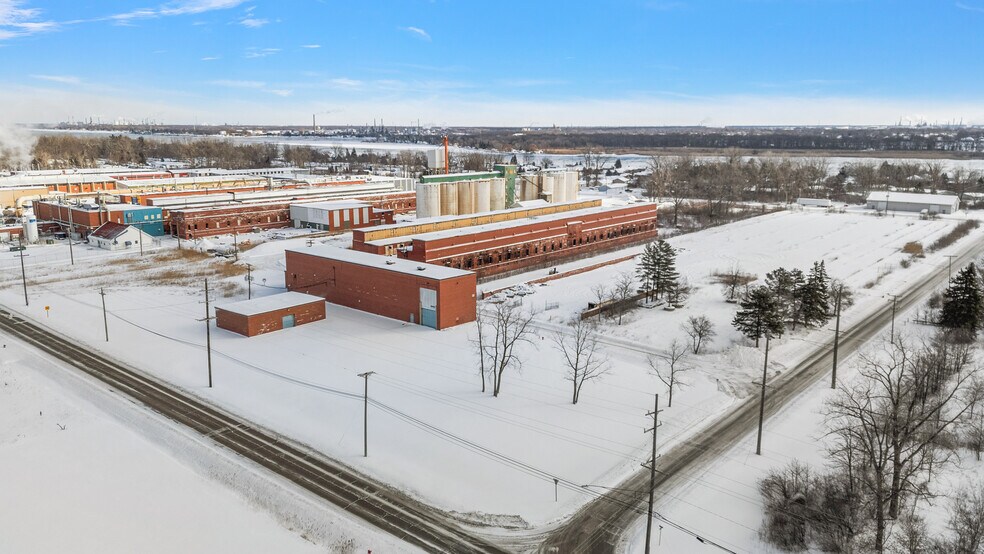 2543 Wills St, Marysville, MI à vendre - Photo du bâtiment - Image 2 de 2