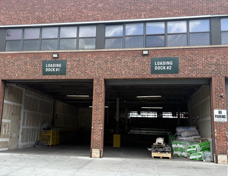 49-29 30th Pl, Long Island City, NY à louer - Photo du bâtiment - Image 3 de 5