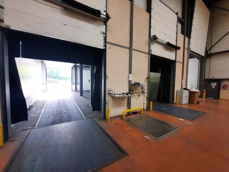 Office in Lozanne for lease - Interior Photo - Image 3 of 7