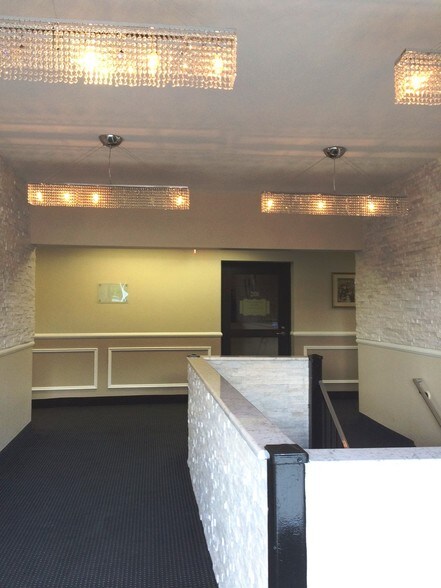 444 E Boston Post Rd, Mamaroneck, NY à louer - Photo du bâtiment - Image 3 de 10