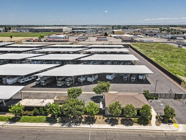 300 Glenn Ave, Modesto, CA à vendre - Photo du bâtiment - Image 2 de 7