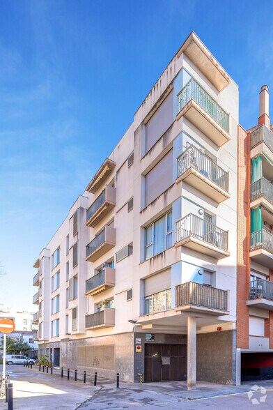 Carrer Gran de Sant Andreu, 403-405, Barcelone, Barcelona à louer - Photo du bâtiment - Image 1 de 4