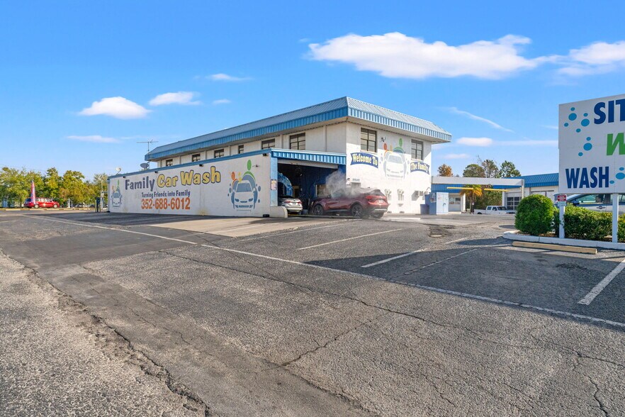 1108 Commercial Way, Spring Hill, FL à vendre - Photo du bâtiment - Image 3 de 39