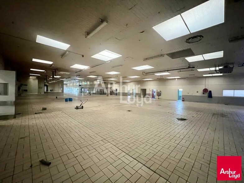 Flex in Betton for lease - Interior Photo - Image 2 of 6