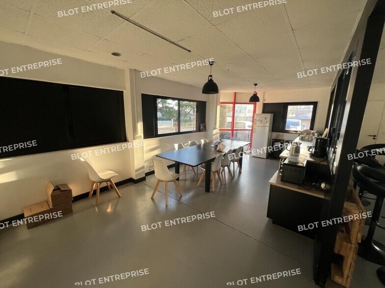 14 Rue Du Chemin Rouge, Nantes à vendre - Photo du bâtiment - Image 3 de 15