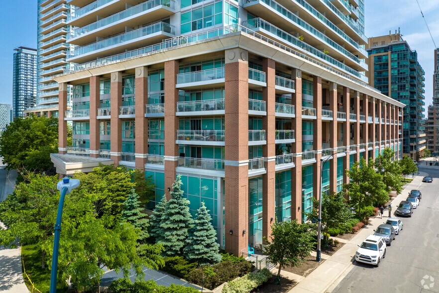 50 Lynn Williams St, Toronto, ON à louer - Photo du bâtiment - Image 3 de 12