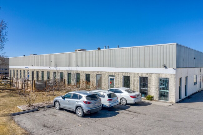 Plus de détails pour 6403 Burbank Rd SE, Calgary, AB - Industriel à louer
