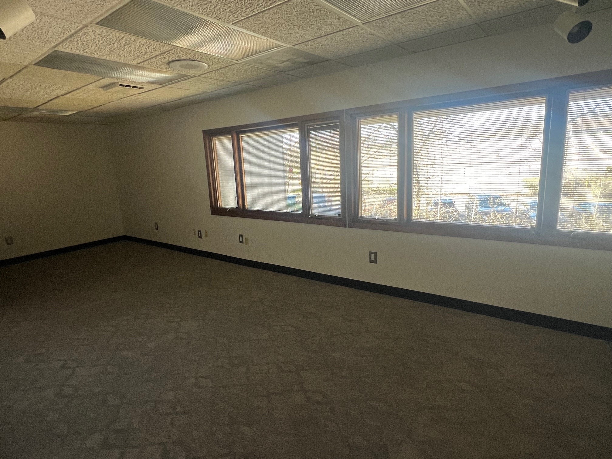 1-11 Jocama Blvd, Old Bridge, NJ à louer Photo intérieure- Image 1 de 7