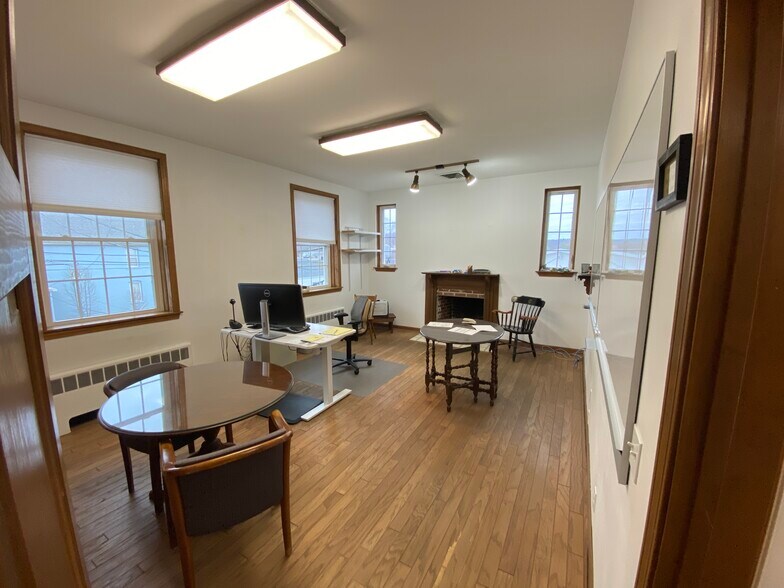 675 Oakwood Ave, West Hartford, CT à louer - Photo intérieure - Image 3 de 7