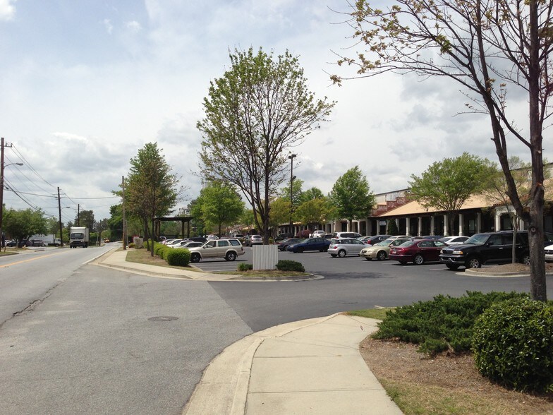 5522 New Peachtree Rd, Chamblee, GA à louer - Photo du bâtiment - Image 2 de 7