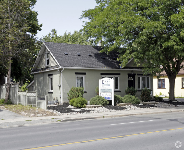 204 Dunlop St W, Barrie, ON for lease - Primary Photo - Image 1 of 3