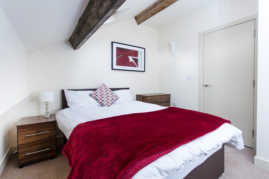 Upper Blakeridge Ln, Batley for sale - Interior Photo - Image 3 of 8