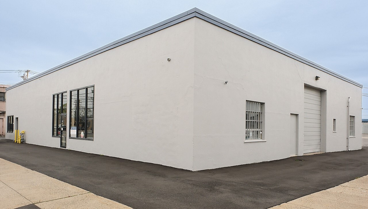 35-37 17th St, Hicksville, NY for lease Building Photo- Image 1 of 3