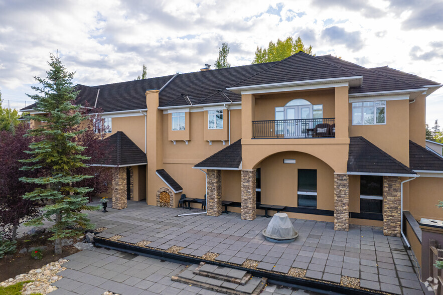 1700 Varsity Estates Dr NW, Calgary, AB for lease - Building Photo - Image 2 of 5