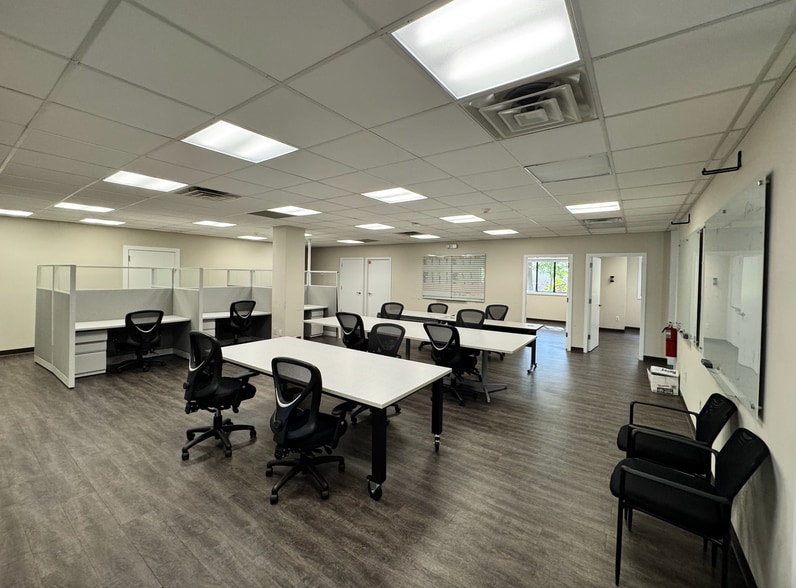 280 Moody St, Ludlow, MA for lease - Building Photo - Image 3 of 8