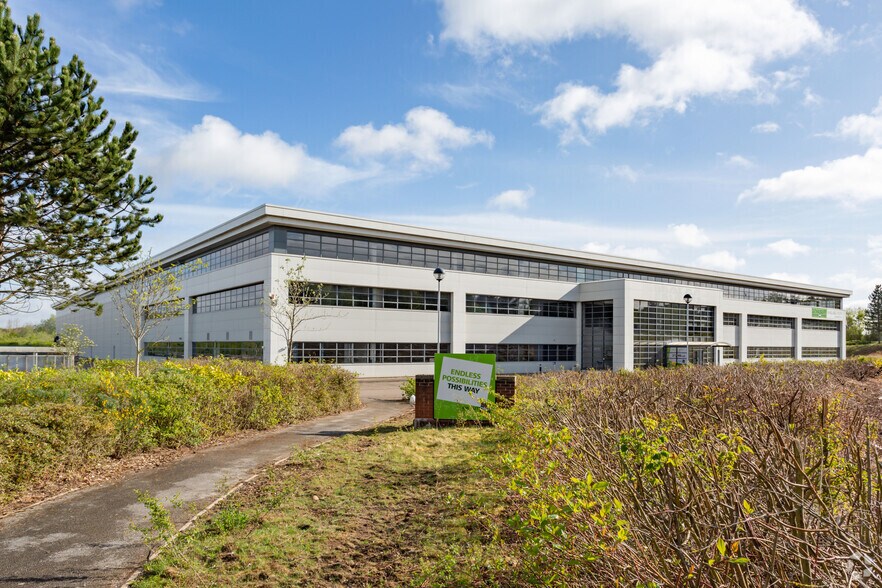 Willow Dr, Nottingham à vendre - Photo du bâtiment - Image 3 de 6