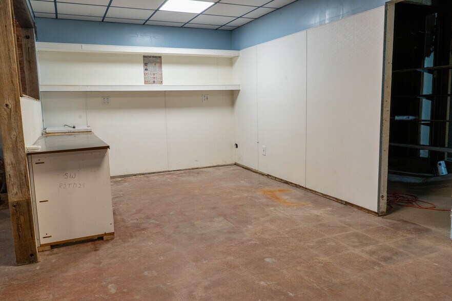 110 E Clark St, Bartlett, TX à vendre - Photo du bâtiment - Image 3 de 19