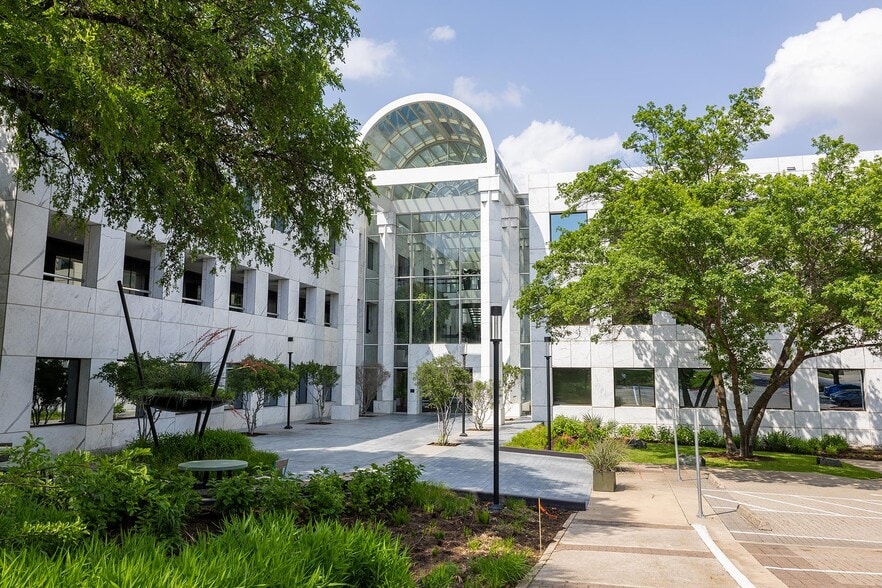 5000 Plaza On The Lake Dr, Austin, TX for lease - Interior Photo - Image 2 of 21