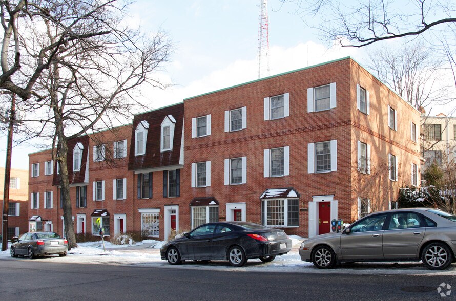4545 42nd St NW, Washington, DC à louer - Photo du bâtiment - Image 1 de 5