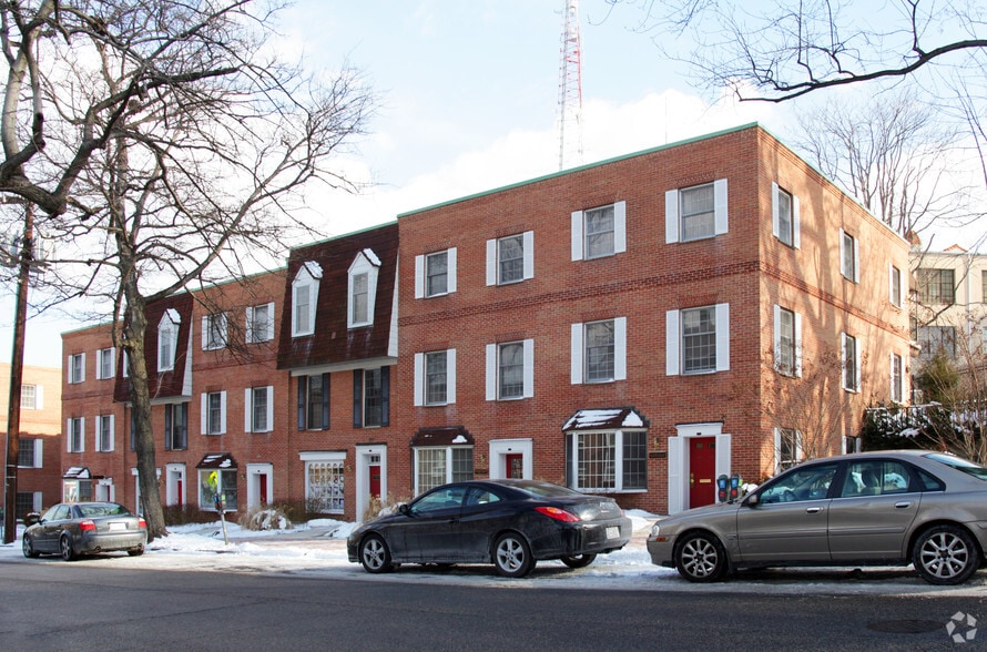 4545 42nd St NW, Washington, DC à louer - Photo du bâtiment - Image 1 de 5