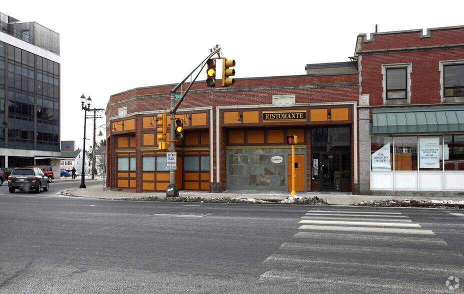 888 Main St, Waltham, MA for lease - Building Photo - Image 2 of 2