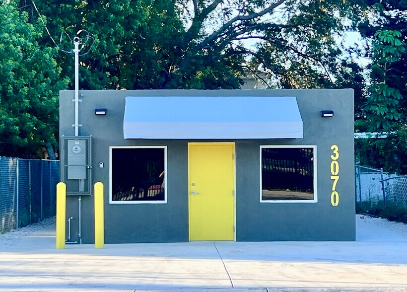 3070 NW 46th St, Miami, FL à vendre - Photo du bâtiment - Image 2 de 11
