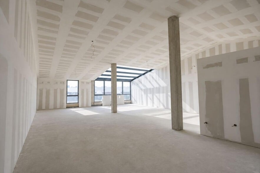 Industrial in Bordeaux for lease - Interior Photo - Image 3 of 6