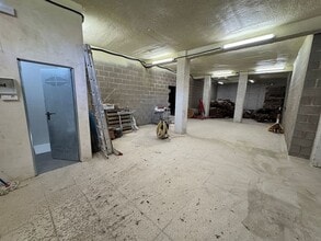 Retail in Alcobendas, Madrid for lease Interior Photo- Image 2 of 6