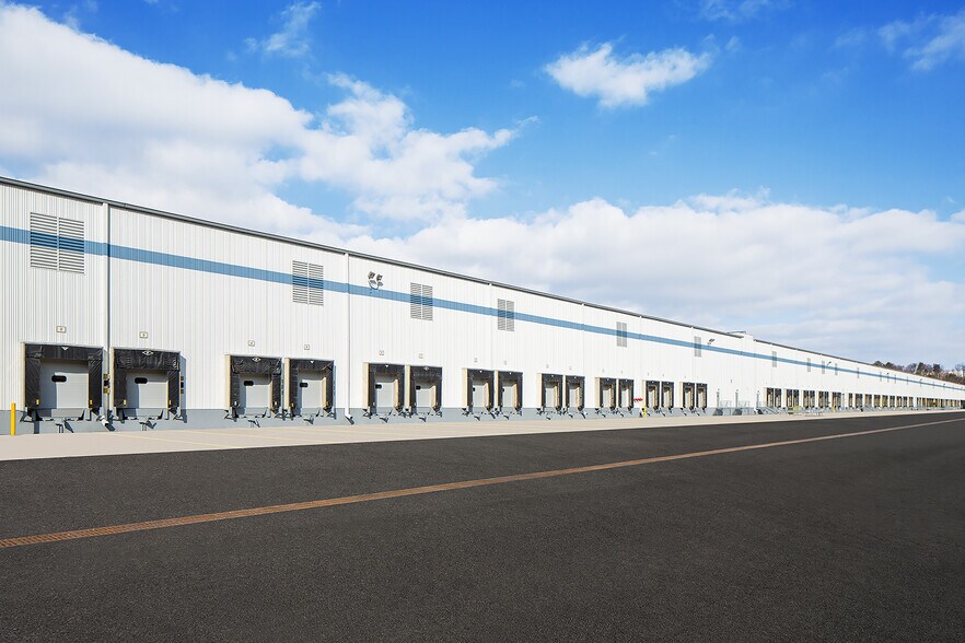 1055 Hanover St, Wilkes Barre, PA à louer - Photo du bâtiment - Image 2 de 3