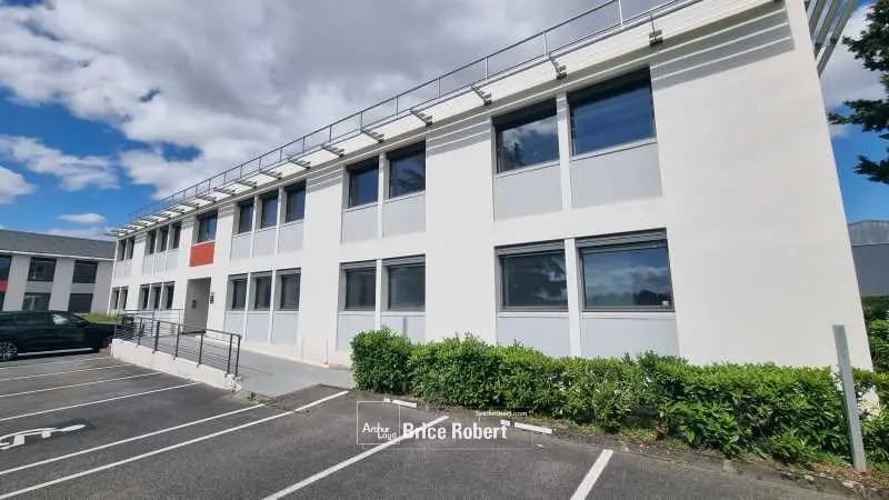 Bureau dans Rillieux-la-Pape à louer Photo du bâtiment- Image 1 de 2