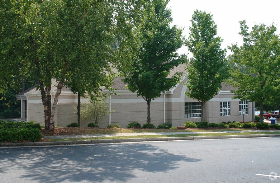 8721 Roswell Rd, Atlanta, GA à vendre - Photo du bâtiment - Image 2 de 8