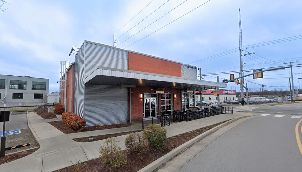 4001-4005 Charlotte Pike, Nashville, TN for lease - Building Photo - Image 2 of 4