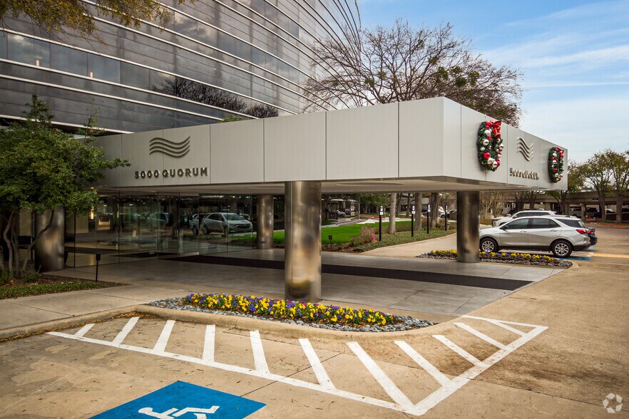 5000 Quorum Dr, Dallas, TX à louer - Photo du bâtiment - Image 3 de 11