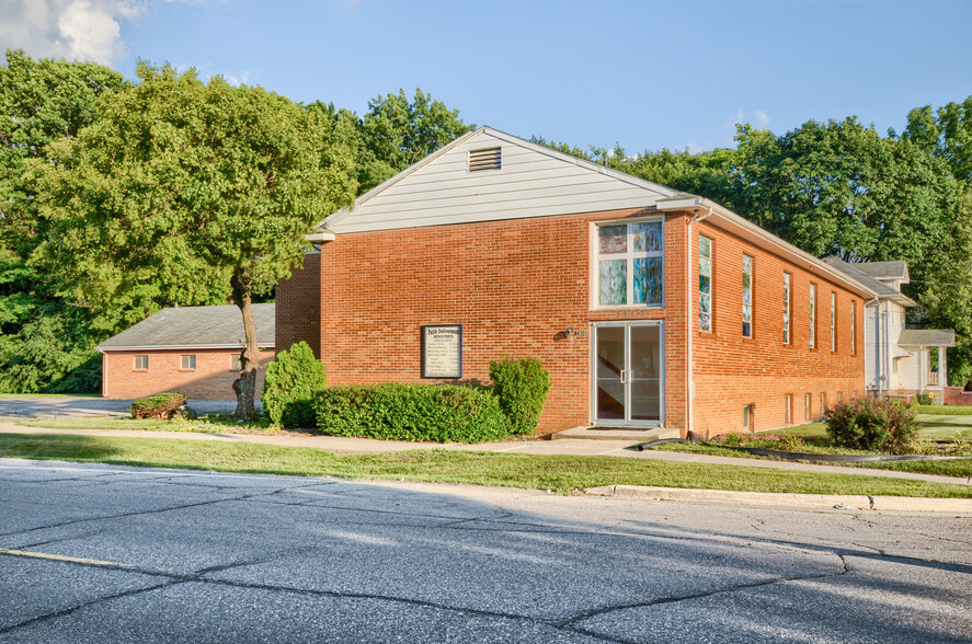 3306 Lippincott Blvd, Burton, MI à vendre - Photo principale - Image 1 de 31