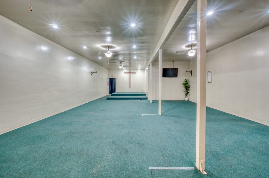 11123 S Western Ave, Los Angeles, CA for sale - Building Photo - Image 2 of 29