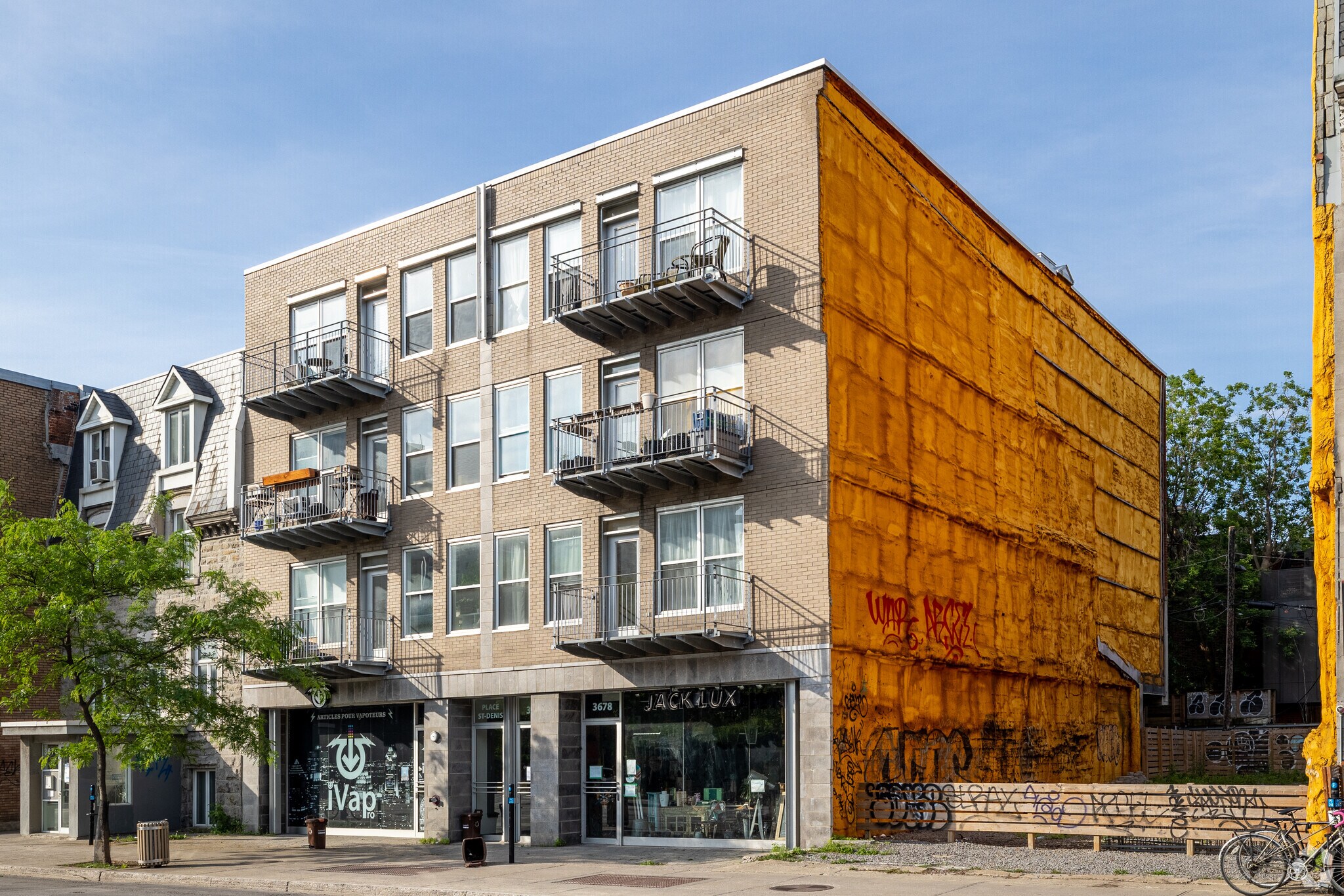 3678 Rue Saint-Denis, Montréal, QC for lease Primary Photo- Image 1 of 8