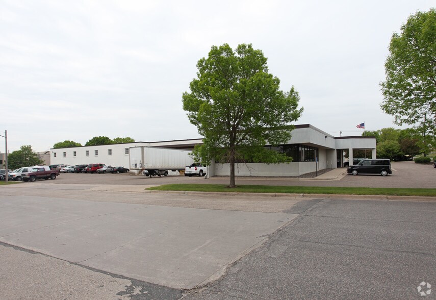 404 NE Industrial Blvd, Minneapolis, MN for sale - Primary Photo - Image 1 of 10
