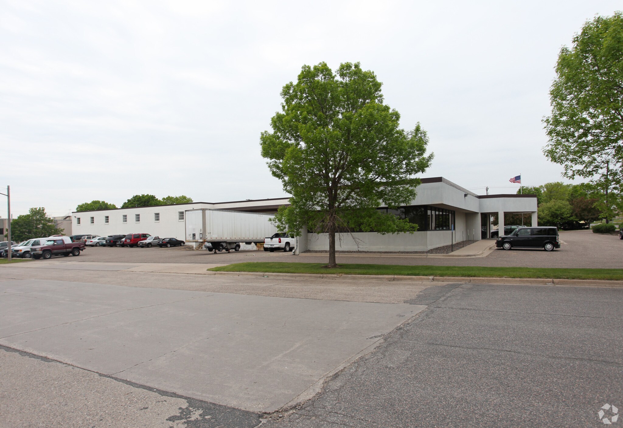 404 NE Industrial Blvd, Minneapolis, MN à vendre Photo principale- Image 1 de 11