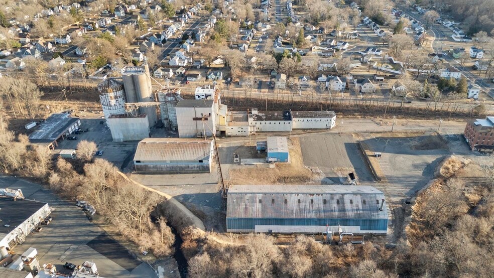 46 Apel Pl, Manchester, CT for sale - Building Photo - Image 2 of 28