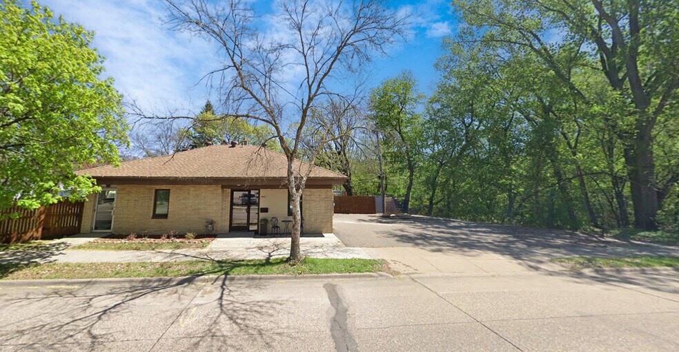 444 N 12th Ave N, South Saint Paul, MN à louer - Photo du bâtiment - Image 1 de 6