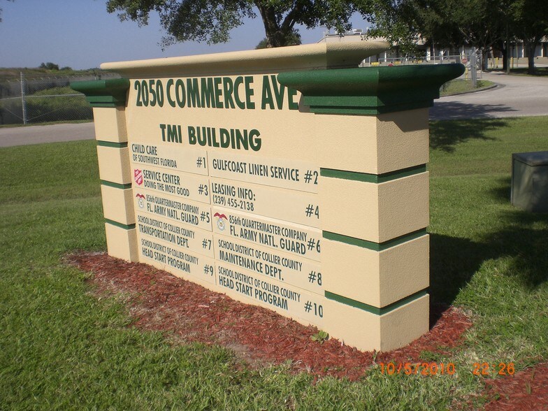 2050 Commerce Ave, Immokalee, FL à louer - Photo du bâtiment - Image 2 de 7