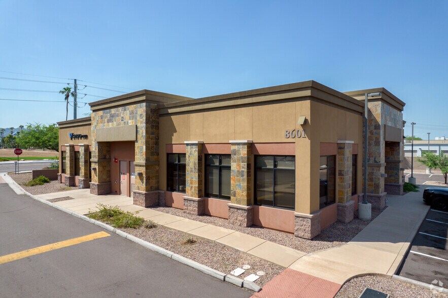 8601 S Priest Dr, Tempe, AZ à vendre - Photo du bâtiment - Image 3 de 14