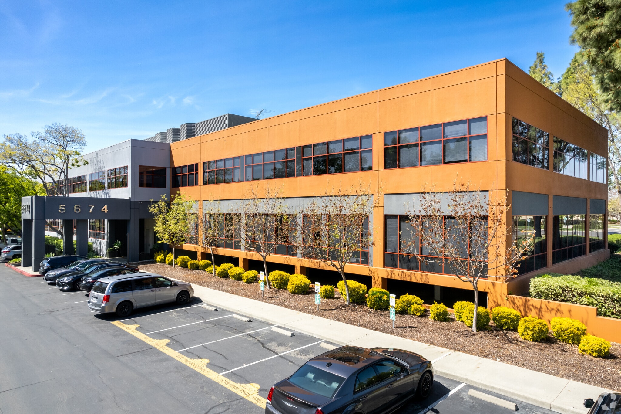 5674 Stoneridge Dr, Pleasanton, CA for lease Building Photo- Image 1 of 5