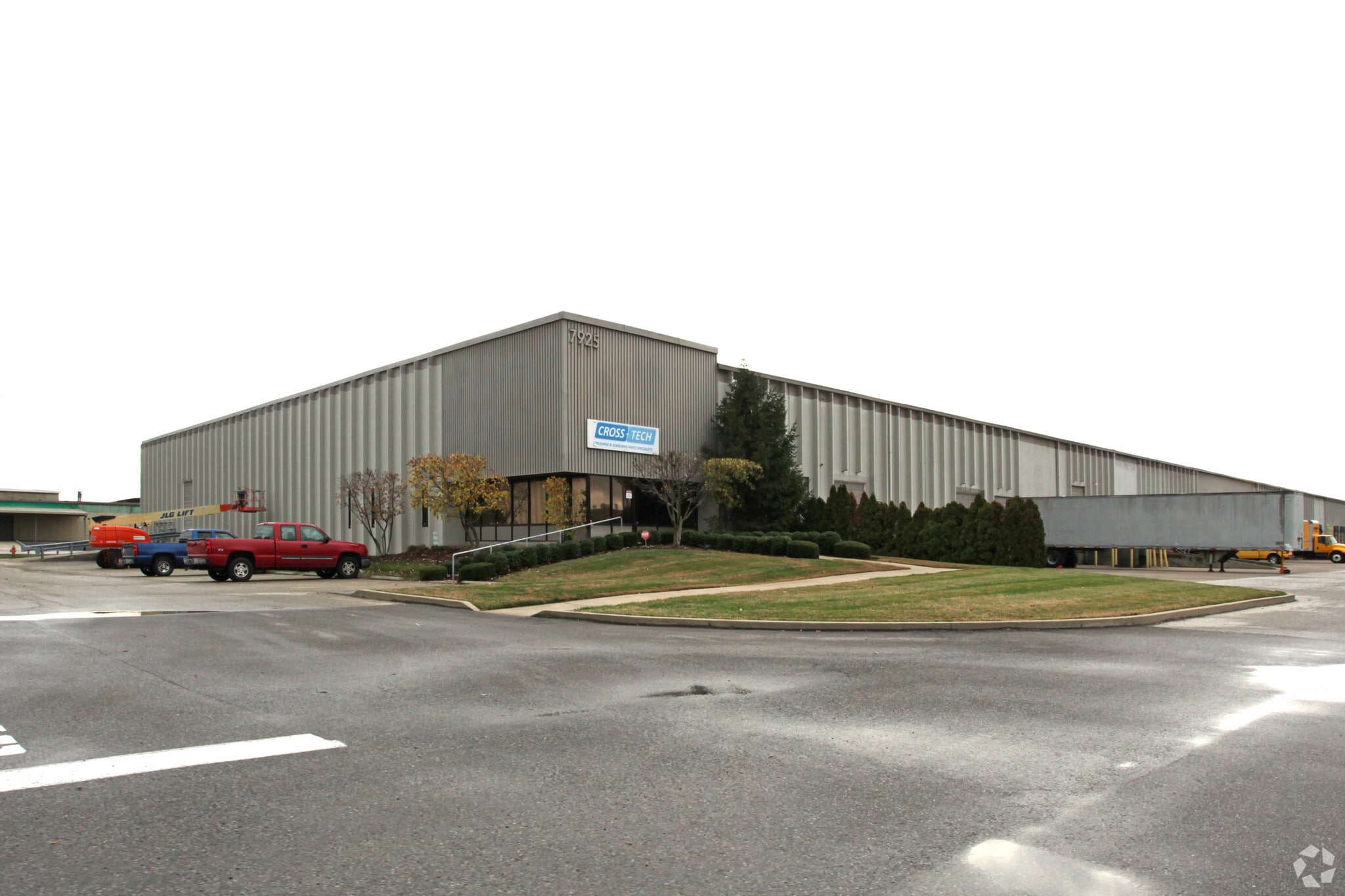7925 National Tpke, Louisville, KY for lease Primary Photo- Image 1 of 7