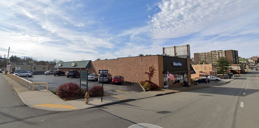 105-111 W Fayette St, Uniontown, PA for lease - Building Photo - Image 2 of 7