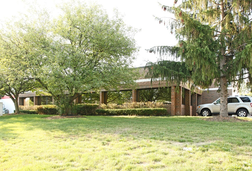 38451 Webb Dr, Westland, MI for lease - Primary Photo - Image 1 of 7